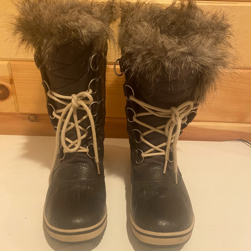 Sorel Joan of Art waterproof boots - size 8.5